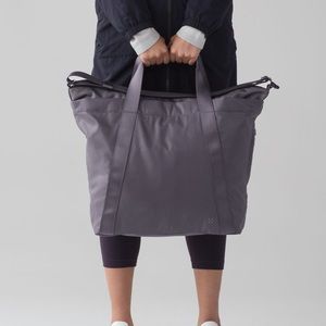NWOT lululemon carry the day bag w/ heatproof pocket - size: 22L - color: magnum